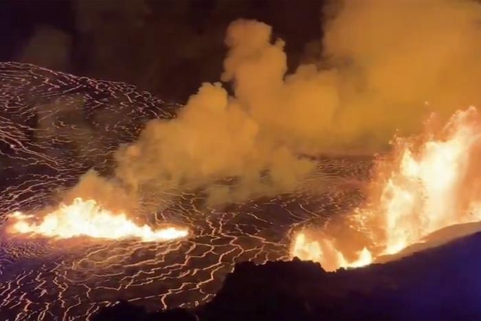 夏威夷基拉韦厄火山发生喷发